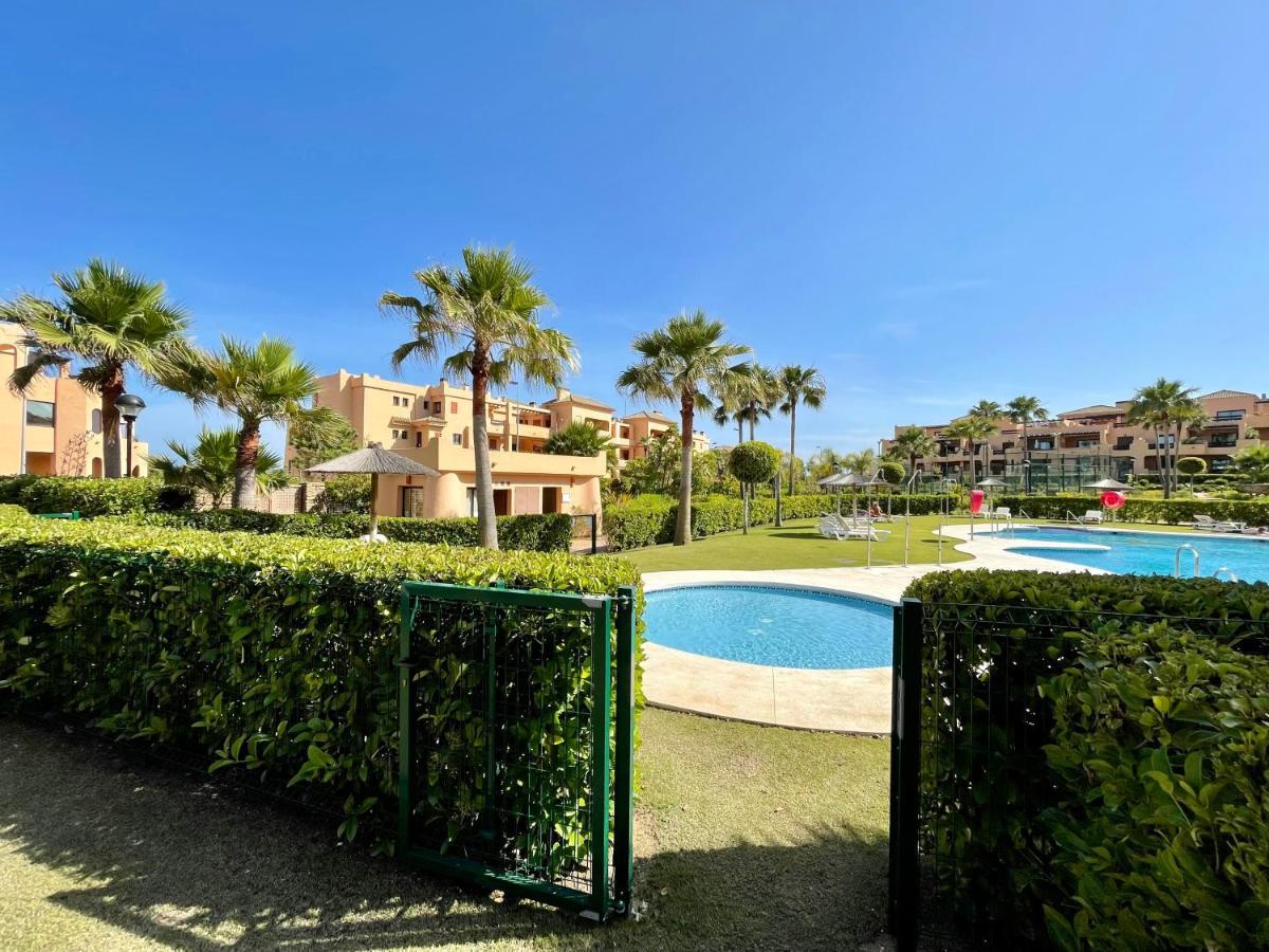 Casares Beach Golf Apartment With Private Garden Direct Pool Access Экстерьер фото